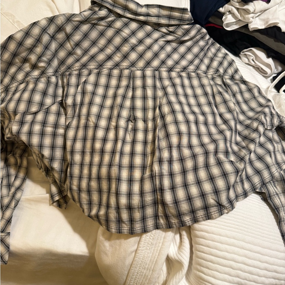Checkered Button-Up Cropped blouse - Picture 8 of 8